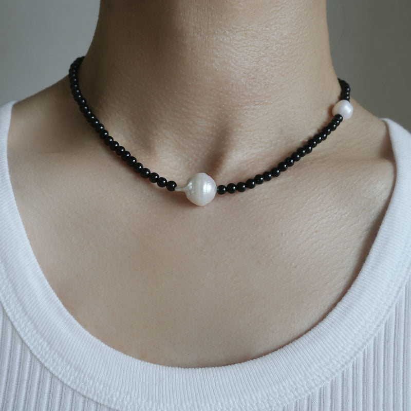 MAGNET ONYX × PEARL- NECKLACE