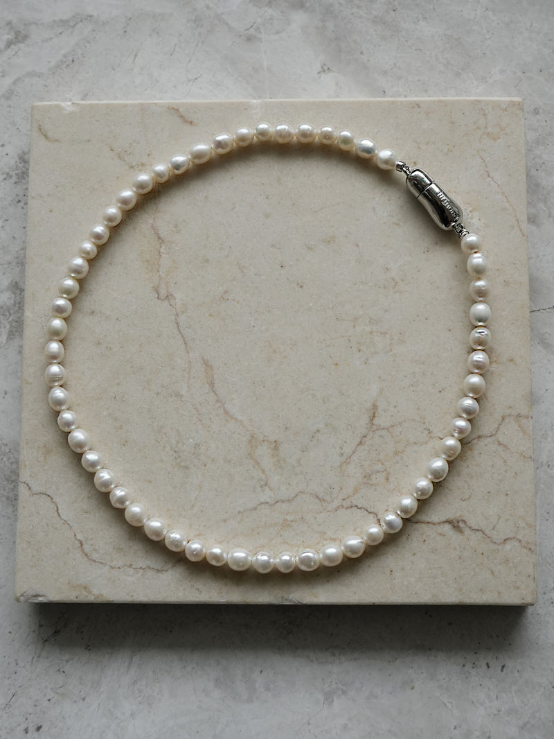 MAGNET PEARL 40 - NECKLACE