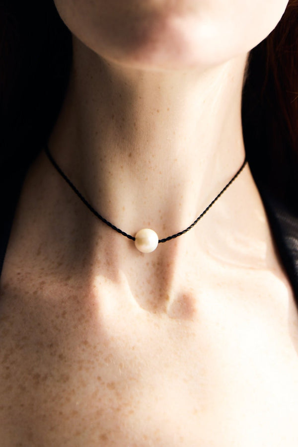 SILK ROUND PEARL -NECKLACE