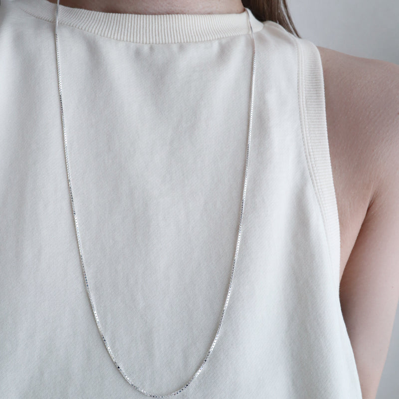 V chain long -NECKLACE